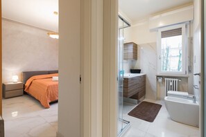 Hårføner og håndklær