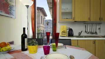 KylskÄp, mikrovÄgsugn, ugn och kaffe- och tebryggare