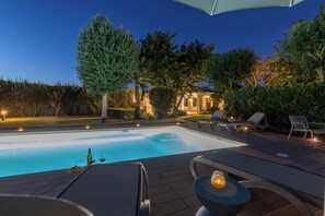 Outdoor pool - Exclusive villa with swimming pool surrounded by greenery  (Baia Verde)