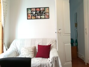 Smart TV, DVD player, music library - Typical apartment in the center of Lisbon, near the historic center (Unknown)