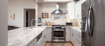 15 minutes from Town. (Walmart, major grocery, restaurants, etc..)