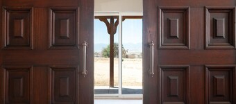 15 minutes from Town. (Walmart, major grocery, restaurants, etc..)