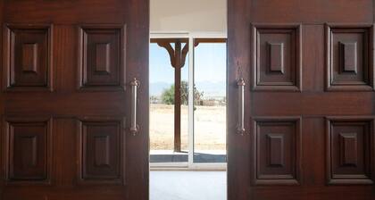 15 minutes from Town. (Walmart, major grocery, restaurants, etc..)