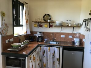 Fully equipped kitchenette