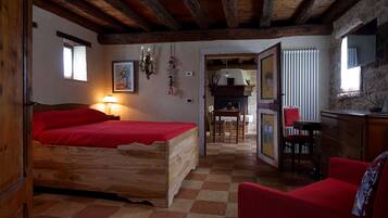 1 bedroom, desk, iron/ironing board, WiFi