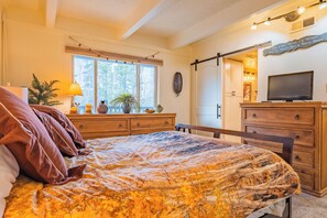 2 bedrooms, iron/ironing board, travel cot, free WiFi - Copper Moose on Main Street Awaits You!! (Breckenridge)