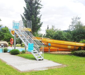 Children's area - STYLE APARTMENT WITH 2 BALCONIES AND MOUNTAIN VIEW (Schmelz)