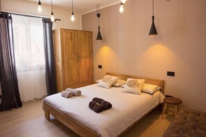 1 bedroom, blackout curtains, soundproofing, iron/ironing board