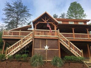 Exterior - Escape Unwind Charming Cabin -  Hot Tub-Lg Porched BBQ  Fire Pit Sleeps 8 (Blue Ridge)