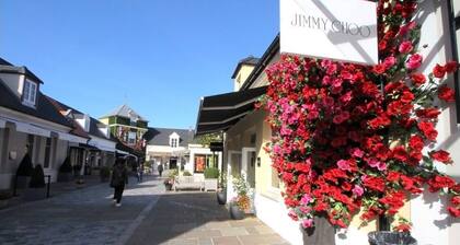 Disneyland Paris 3 minutes away, sleeps 8, 2 bedrooms.