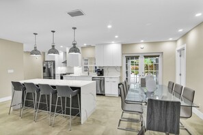 Dining - Entire House Villa Boca 4 Bedroom, 3 Bathroom W/ Pool and Grill (Boca Raton)