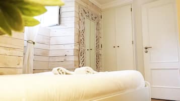 2 bedrooms, iron/ironing board, Internet, bed sheets