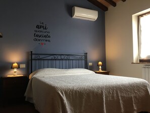 1 chambre, lit parapluie, Wi-Fi gratuit, draps fournis