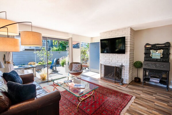 TV, fireplace, stereo