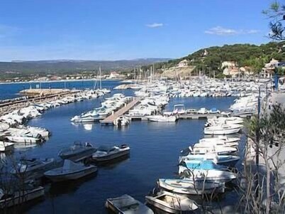 Rent detached house near the sea and 15 minutes walk from the cove