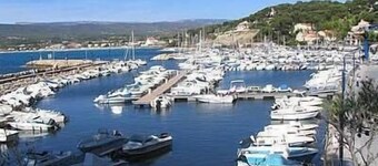 Rent detached house near the sea and 15 minutes walk from the cove