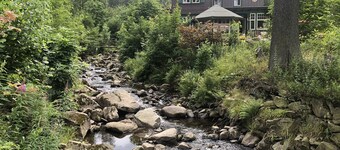 Modern Apartment with free WIFI and Netflix