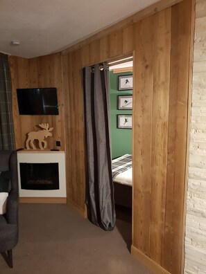 1 bedroom, iron/ironing board, internet