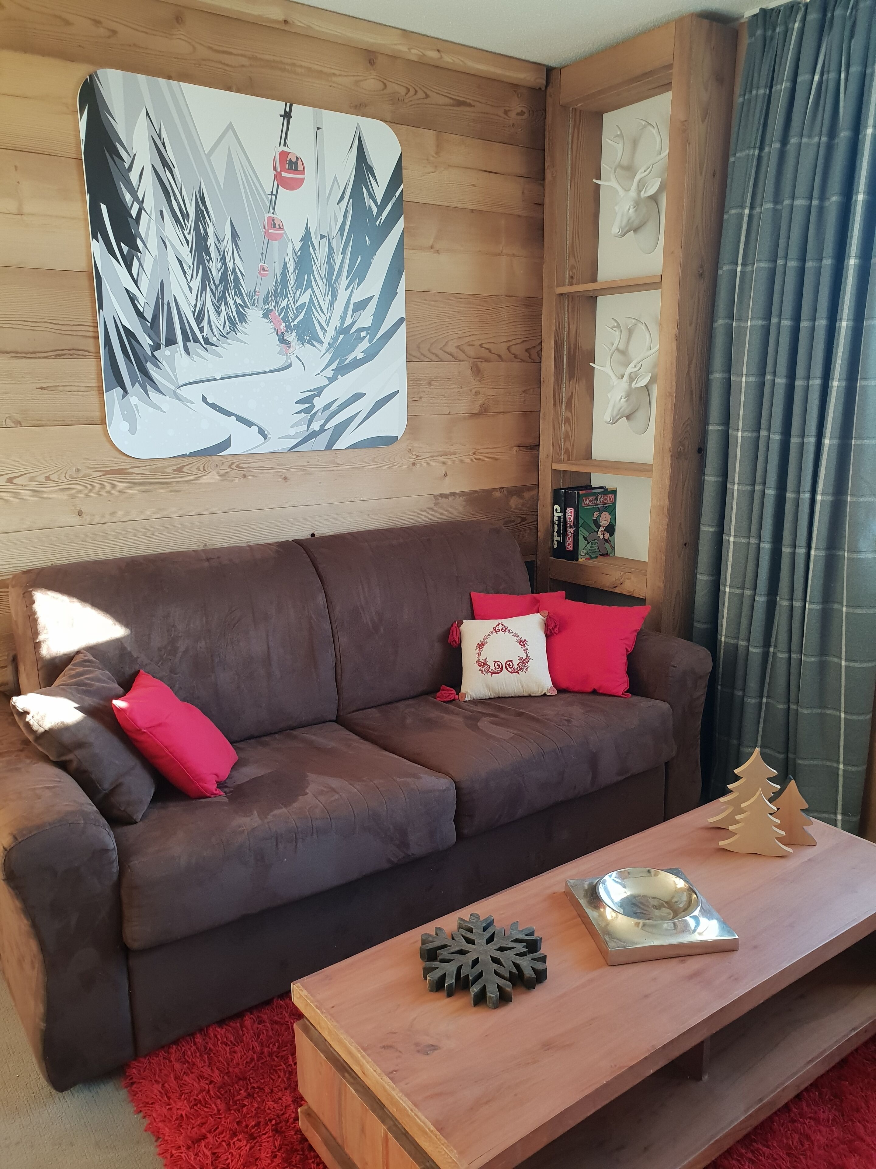 TV connectée, cheminée, espaces bureaux