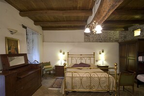 1 bedroom, desk, free WiFi, bed sheets