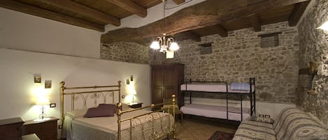 1 bedroom, desk, free WiFi, bed sheets