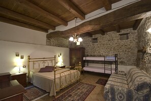 1 camera, una scrivania, Wi-Fi gratuito, lenzuola