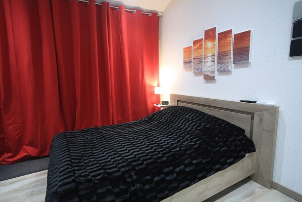 1 bedroom, iron/ironing board, Internet, bed sheets