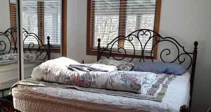 Mount Snow Rental Beautiful 5BR+ Home with Hot Tub, Sauna, Pool Table and more!