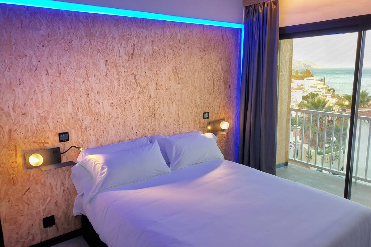 Premium bedding, down duvets, minibar, in-room safe