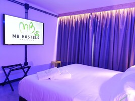 Habitación doble superior | Televisión