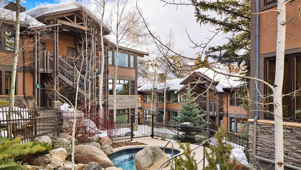 Et oppvarmet basseng
