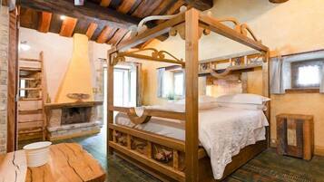 5 bedrooms, iron/ironing board, free WiFi, bed sheets