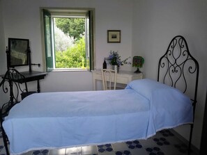 4 bedrooms, bed sheets - Nunziata House (Mineo)