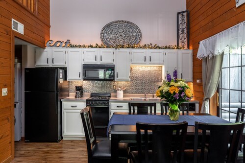 Cozy Ozarks Escape Near Branson ~ Perfect for Couples & Families