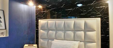 7 室のベッドルーム、セーフティボックス (室内)、アイロン / アイロン台、WiFi (無料)