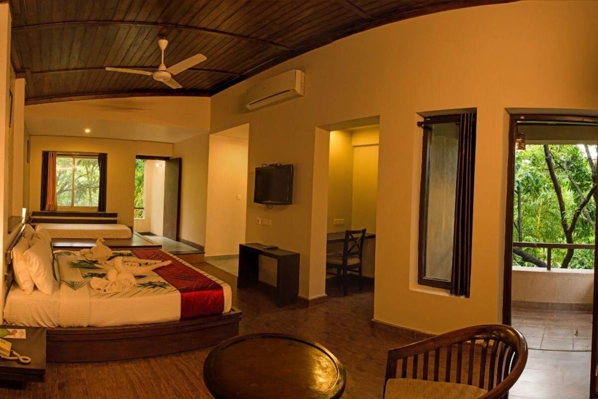 In-room safe, blackout drapes, soundproofing, rollaway beds