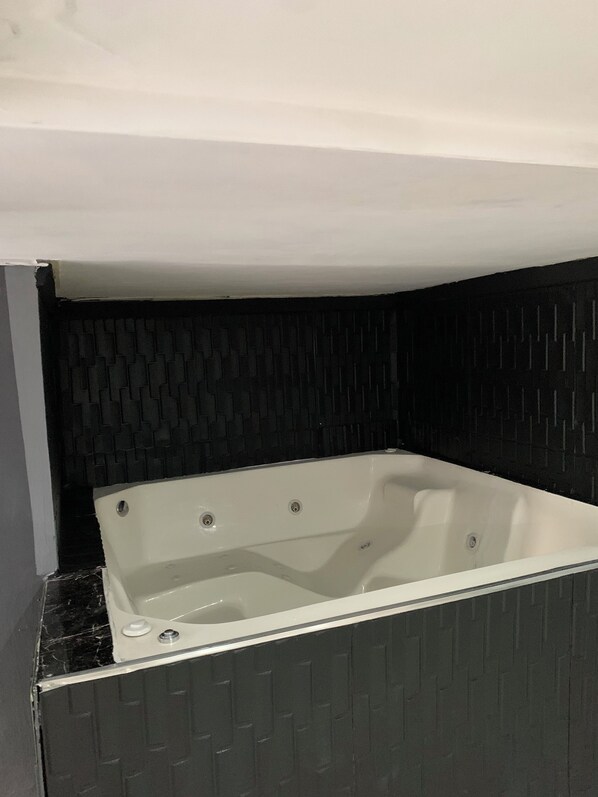 Interior - Luxury Suite - Jacuzzi - Provenza, Medellín (Medellín)