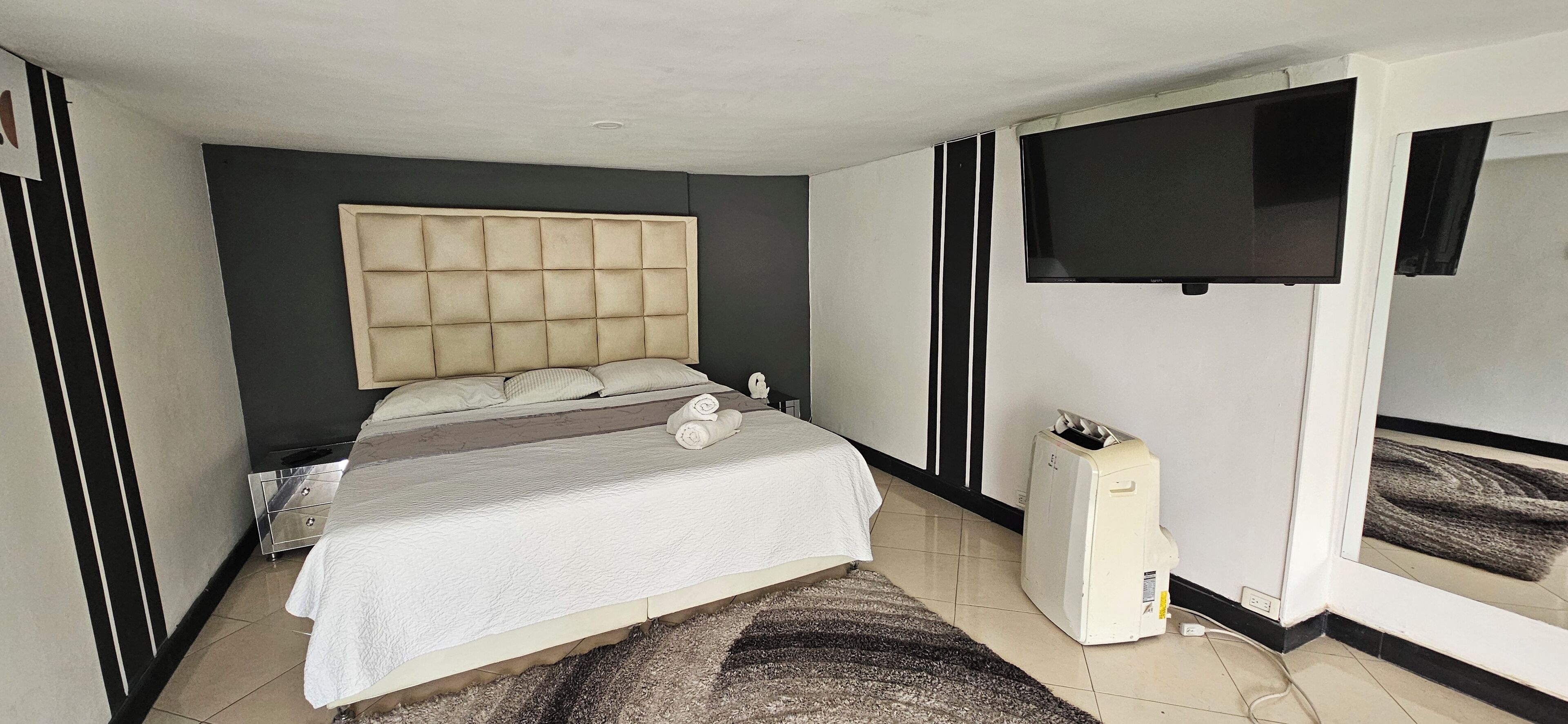 1 chambre, coffres-forts dans les chambres, fer et planche à repasser