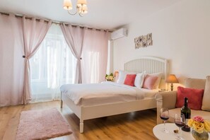 1 dormitorio, escritorio, tabla de planchar con plancha y wifi
