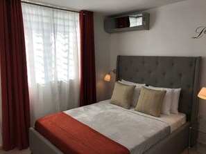 Iron/ironing board, free WiFi, bed sheets