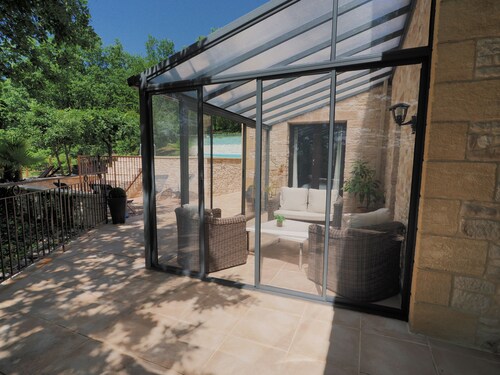 Superb prestige villa, Dordogne, in the heart of Périgord Noir, heated pool.