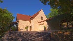 Exterior - Superb prestige villa, Dordogne, in the heart of Périgord Noir, heated pool. (Marnac)