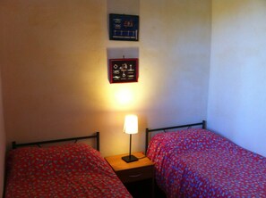 3 makuuhuonetta, vauvan matkasänky, ilmainen Wi-Fi, vuodevaatteet