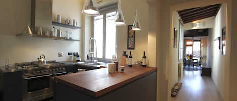 Réfrigérateur, four, plaque de cuisson, lave-vaisselle