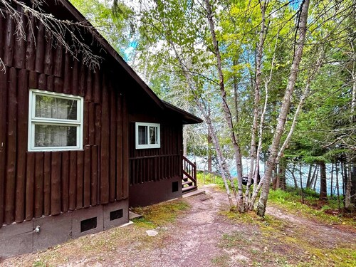 Mökki vaiheet LAKE! Viehättävä pieni lomakeskus hiekkarannalla ja hienoja mukavuuksia!