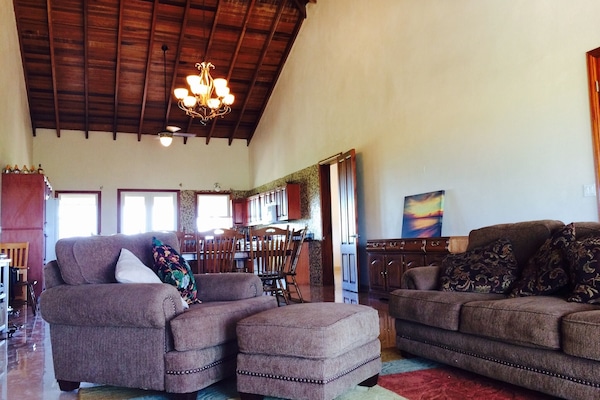 Villa Dulcinea spacious living dining kitchen area vaulted ceiling