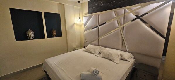 3 bedrooms, in-room safe, iron/ironing board, free WiFi