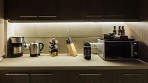 Fridge, microwave, oven, stovetop - Acropolis Exclusive Residence, With Temple Of Zeus View, 8 People, Free Cleaning (Athina)