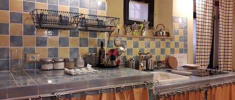 Réfrigérateur, surface de cuisson, lave-vaisselle, cafetiÚre-théiÚre