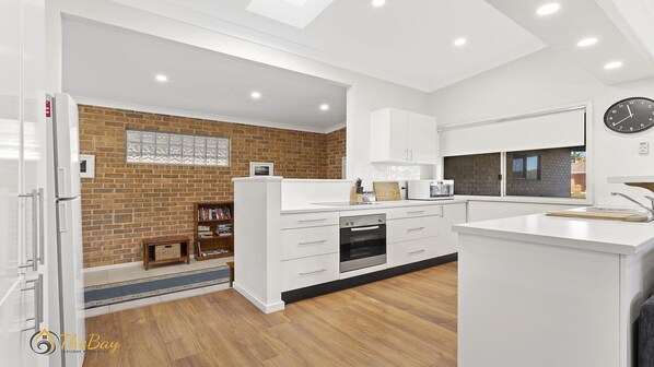 Fridge, microwave, oven, stovetop - Blue Fish - 41 Boulder Bay Road - Pet Friendly and walk to Fingal Bay Beach (FINGAL BAY)